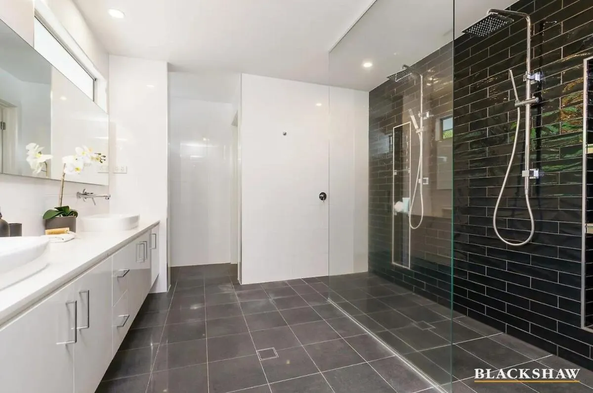 Inner City Oasis In Oconnor - With Heated Pool Canberra 0*,