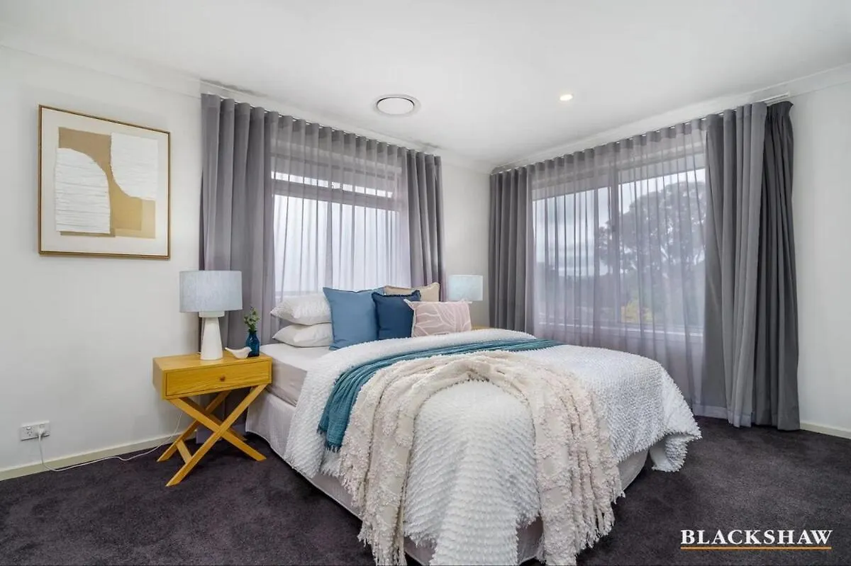 Inner City Oasis In Oconnor - With Heated Pool Canberra Holiday home