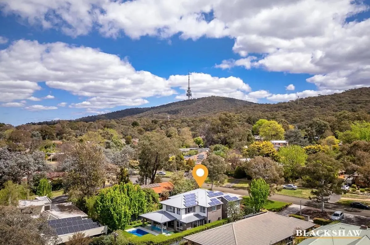 Holiday home Inner City Oasis In Oconnor - With Heated Pool Canberra Australia