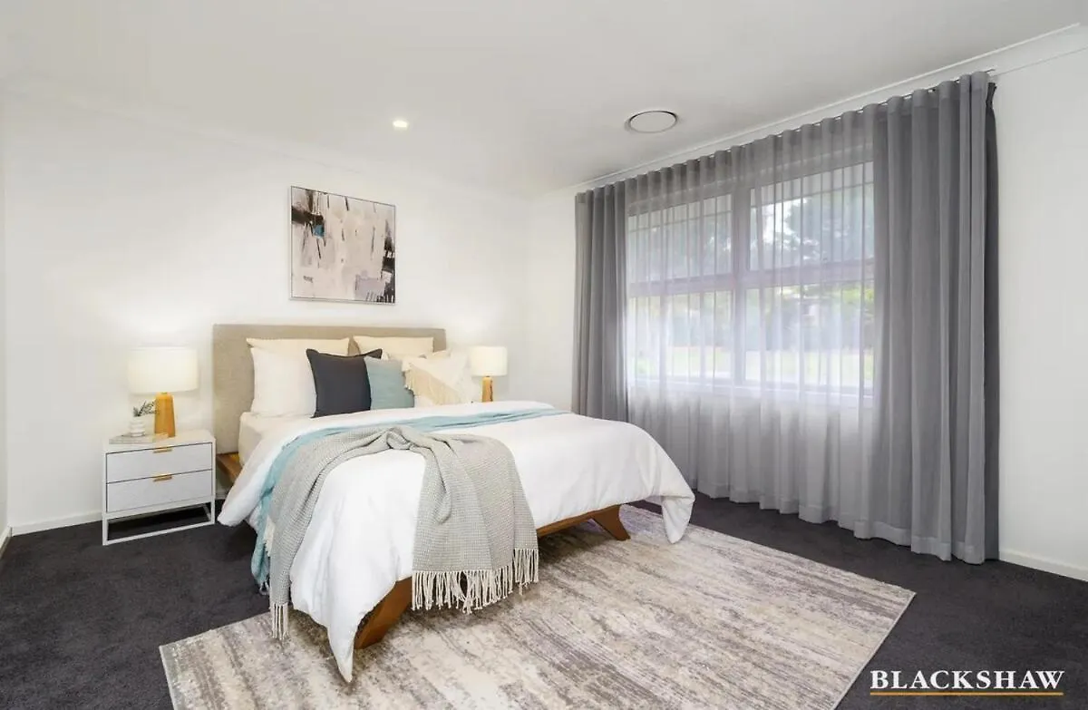 Inner City Oasis In Oconnor - With Heated Pool Canberra Holiday home